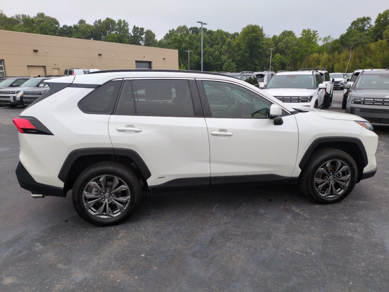 2022 Toyota RAV4 Hybrid XLE Premium