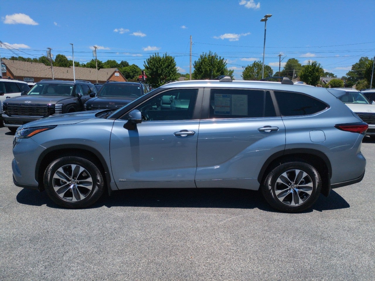 2023 Toyota Highlander Hybrid XLE