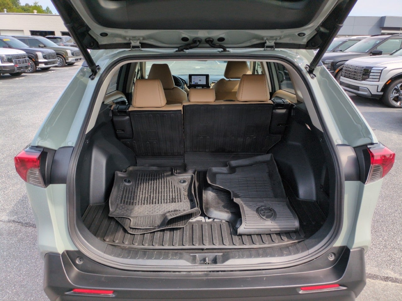 2023 Toyota RAV4 Hybrid XLE Premium