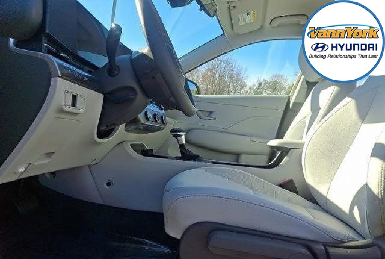 2026 Hyundai KONA SE