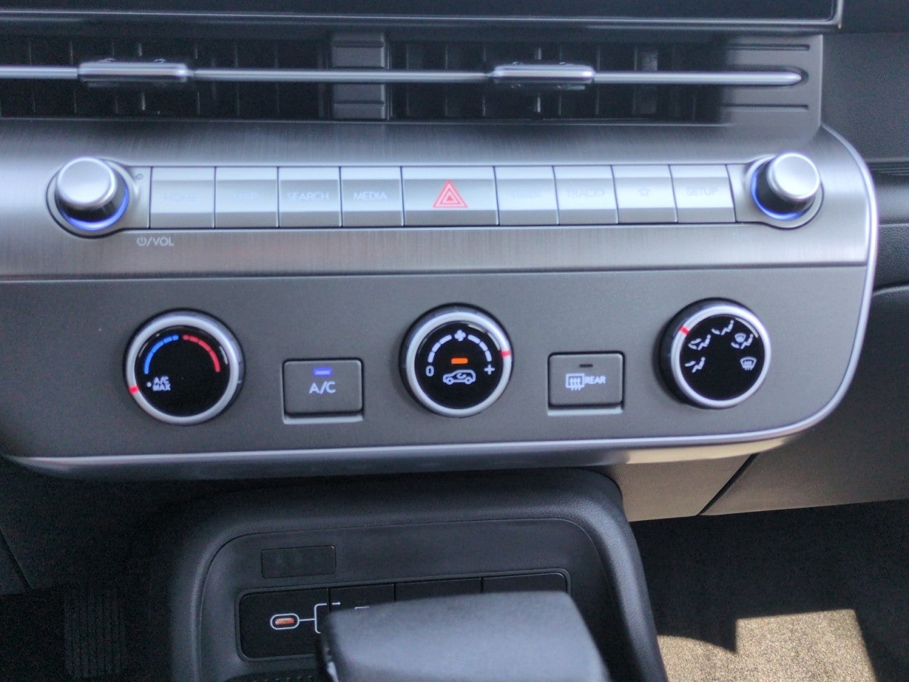2027 Hyundai KONA SE FWD