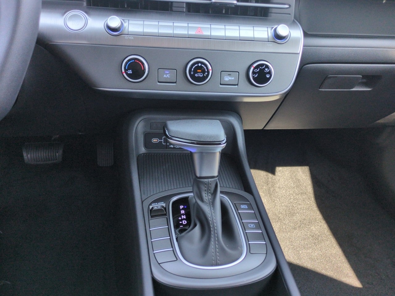 2027 Hyundai KONA SE FWD