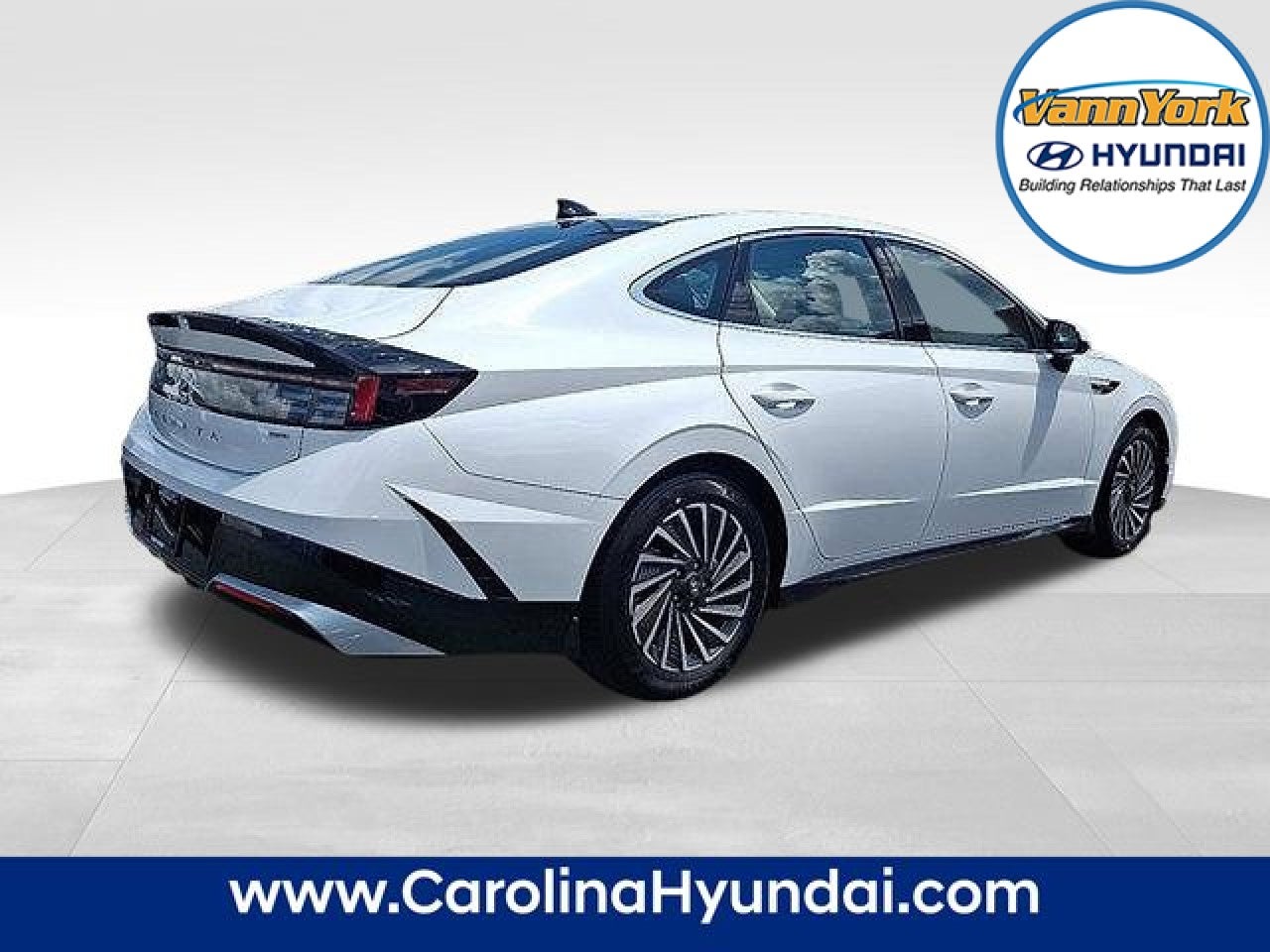 2025 Hyundai SONATA HYBRID SEL