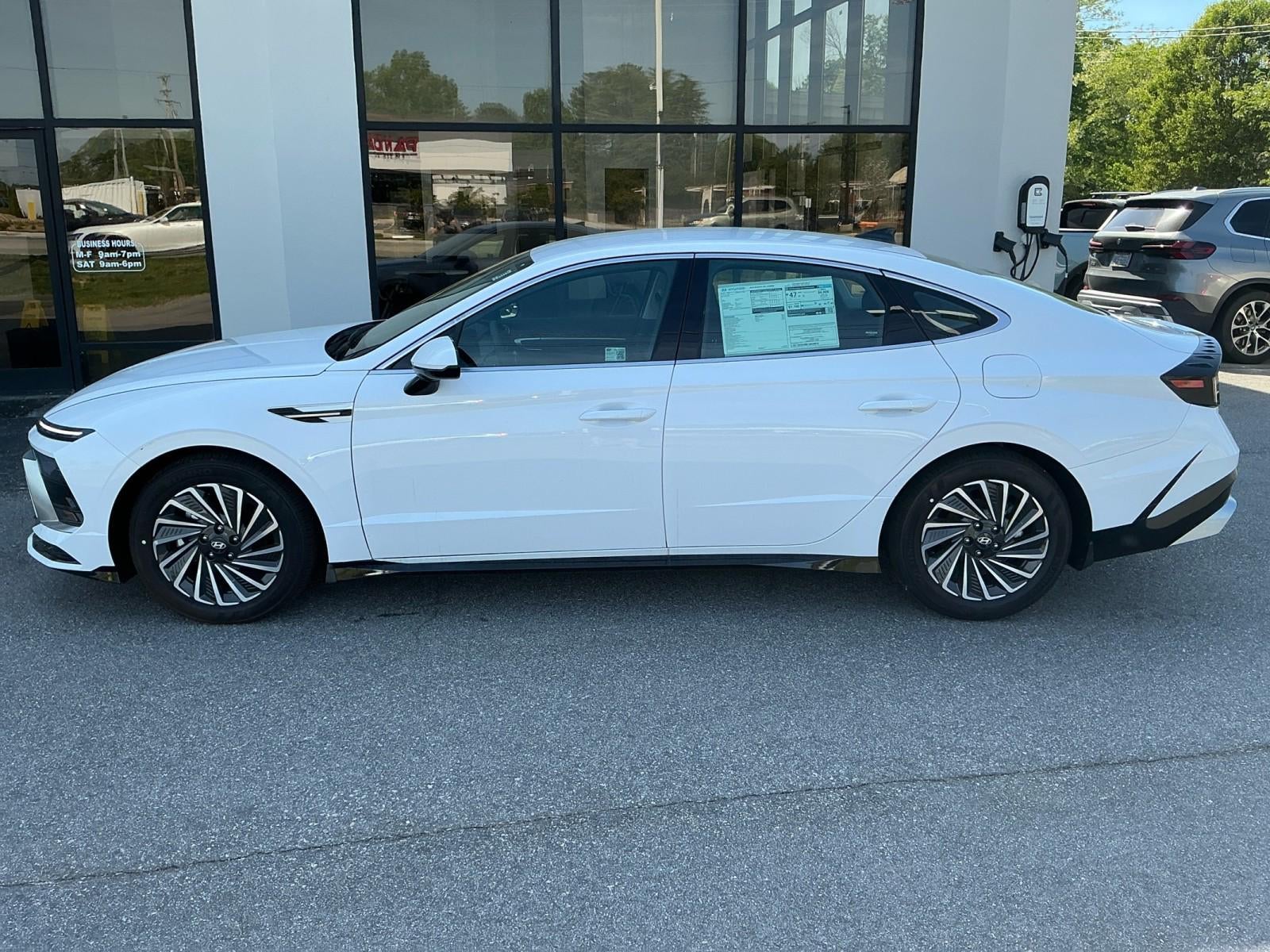 2025 Hyundai SONATA HYBRID SEL
