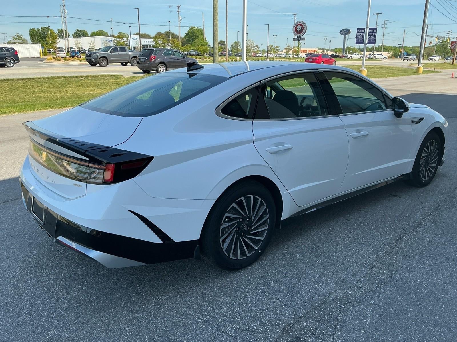2025 Hyundai SONATA HYBRID SEL