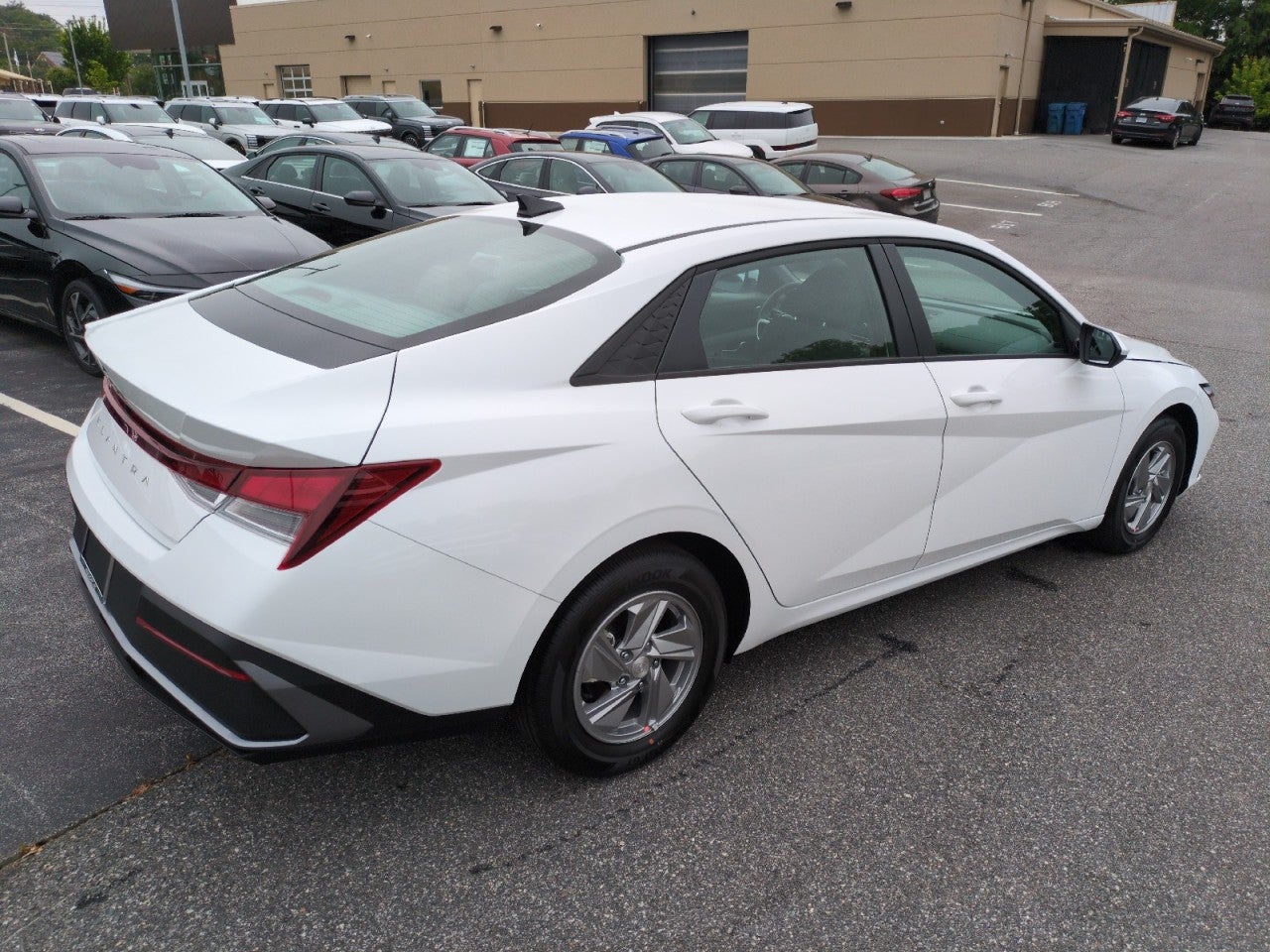 2026 Hyundai ELANTRA SE