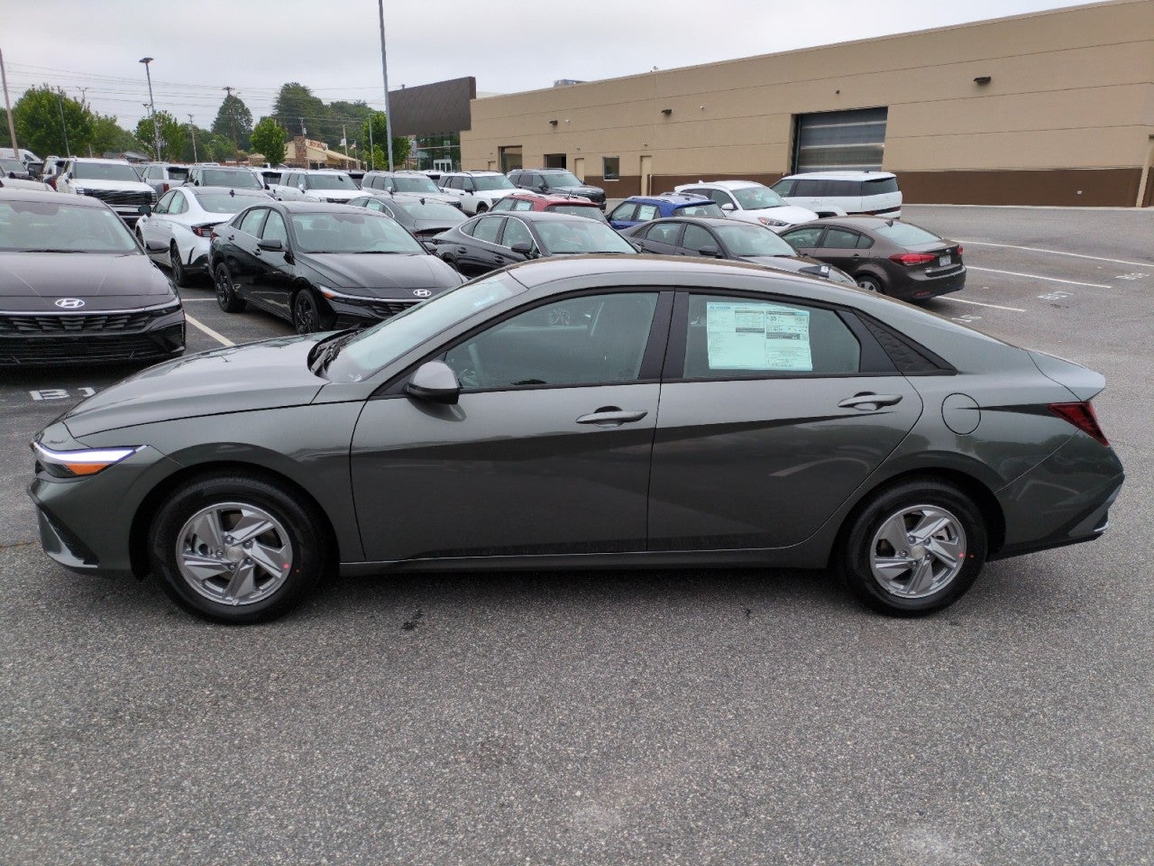 2026 Hyundai ELANTRA SE