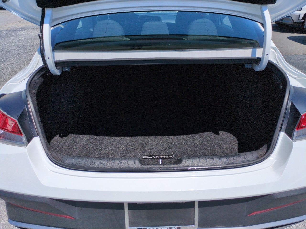 2025 Hyundai Elantra SEL - Photo 23