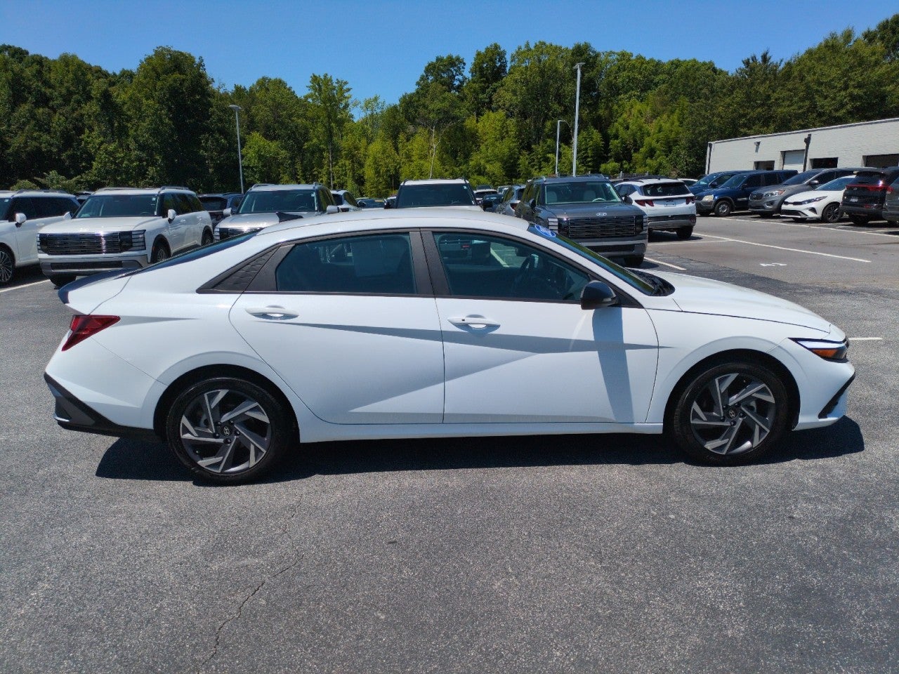 2025 Hyundai Elantra SEL - Photo 8